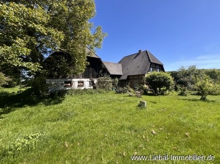 Charmantes Fachwerk-Bauernhaus in idyllischer Alleinlage 