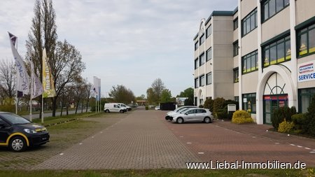 Parkplatz vor dem Haus 