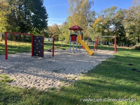 Spielplatz im Dorf Spielplatz im Dorf