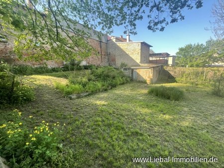 Garten mit massivem Schuppen