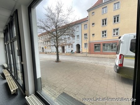Fenster zur Seitenstraße Fenster zur Seitenstraße