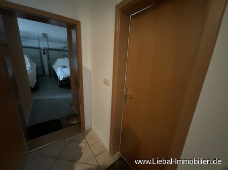 Hausdurchgang zur Garage