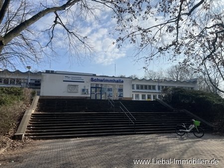 Schwimmhalle in der Nähe