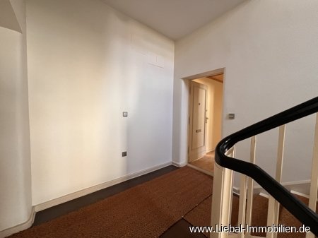 Wohnungstür vom Treppenhaus Wohnungstür vom Treppenhaus